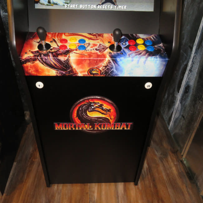 Mortal Kombat Upright Arcade With 24" Screen And 3000 Games